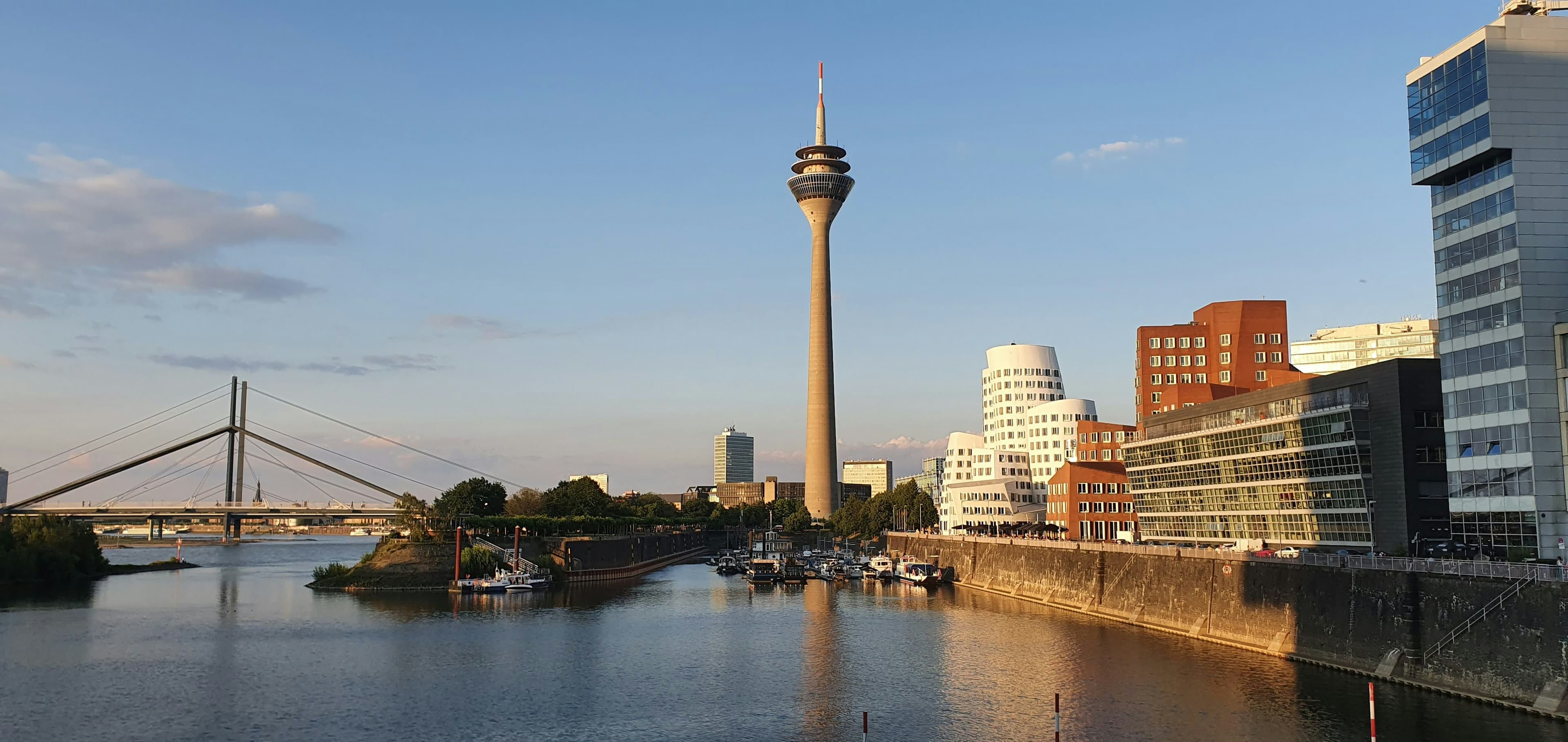 Wohnungssuche in Düsseldorf mit Rheinseiten und Pendelachsen